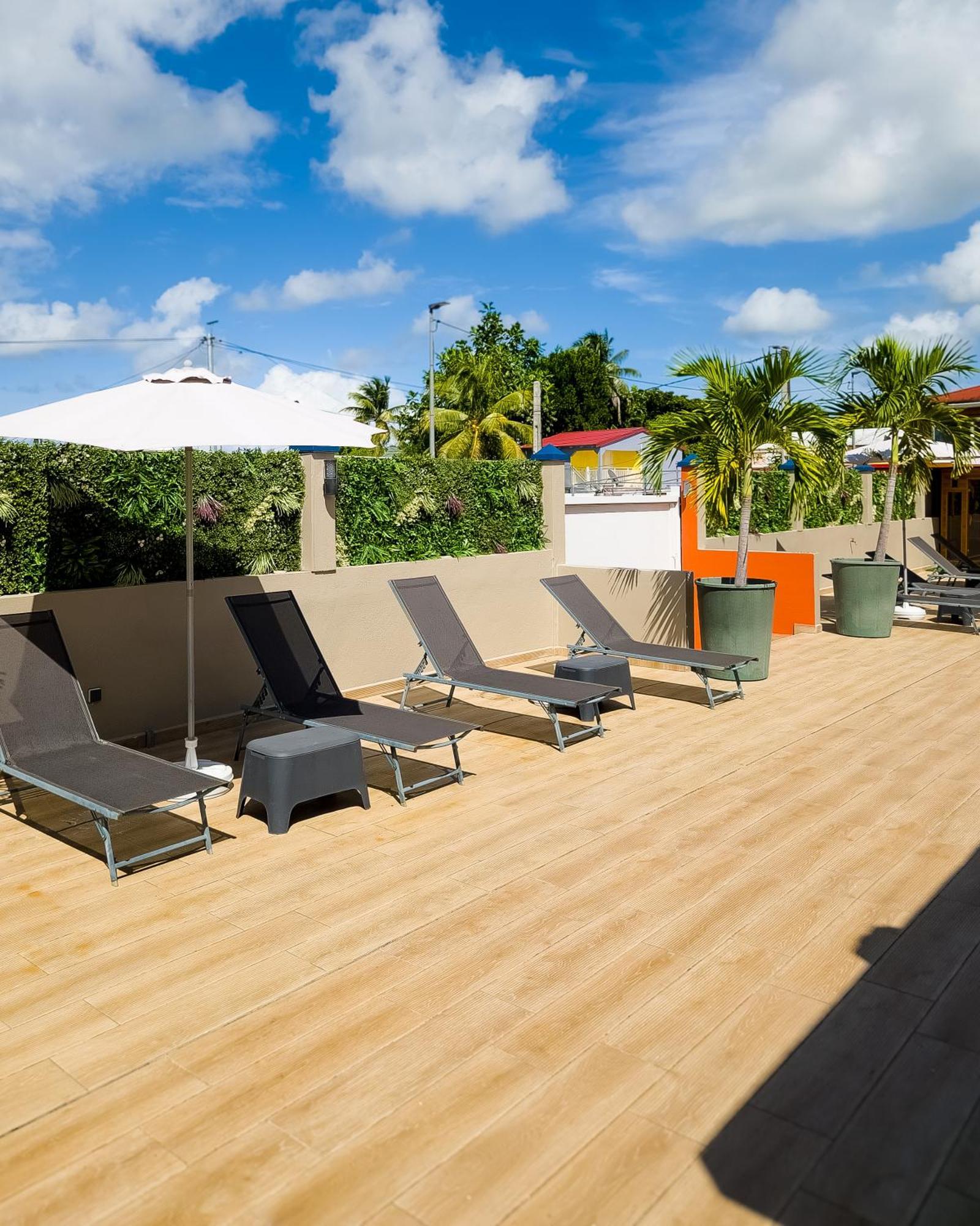 Evasion En Plein Coeur De La Ville T2 Jacuzzis Sauna Et Piscine Au Centre De ปอร์-หลุยส์ ภายนอก รูปภาพ